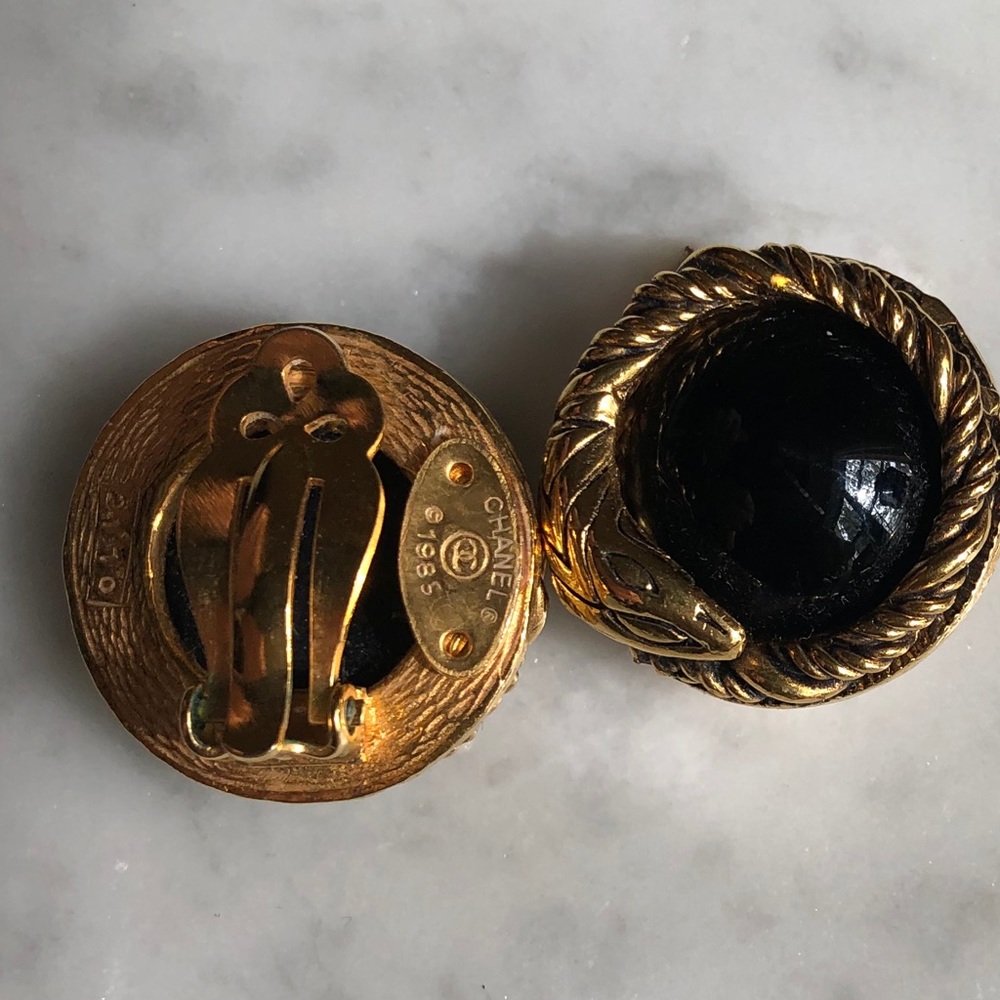 CHANEL Vintage Clip On Earrings - Picture 2 of 2